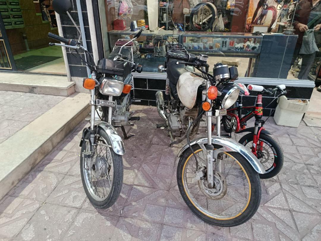 فروشگاه دوچرخه و موتورسیکلت امیری