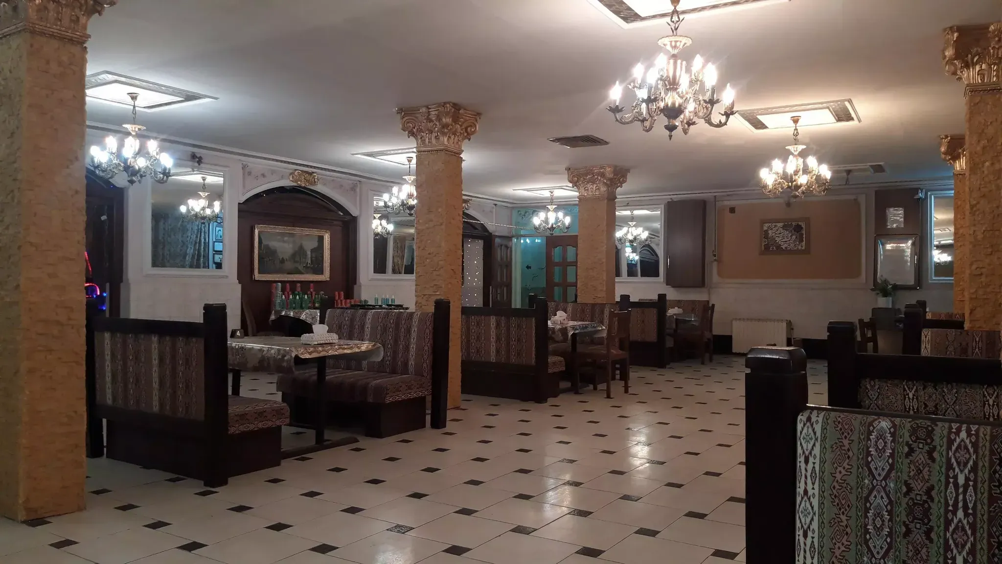 رستوران و سفره خونه سنتی شادمان