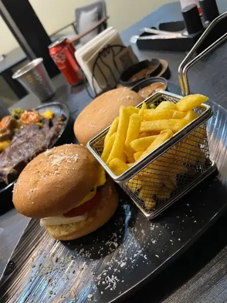 کافه رستوران هرما