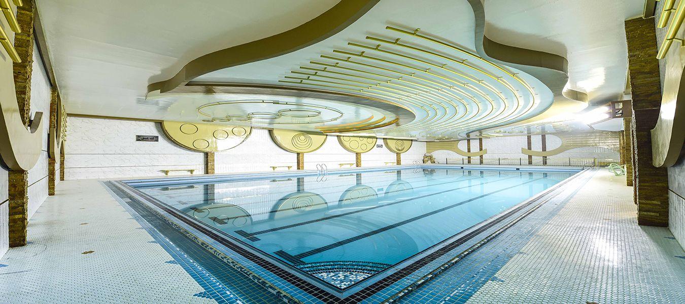استخر و سونای آب های طلایی