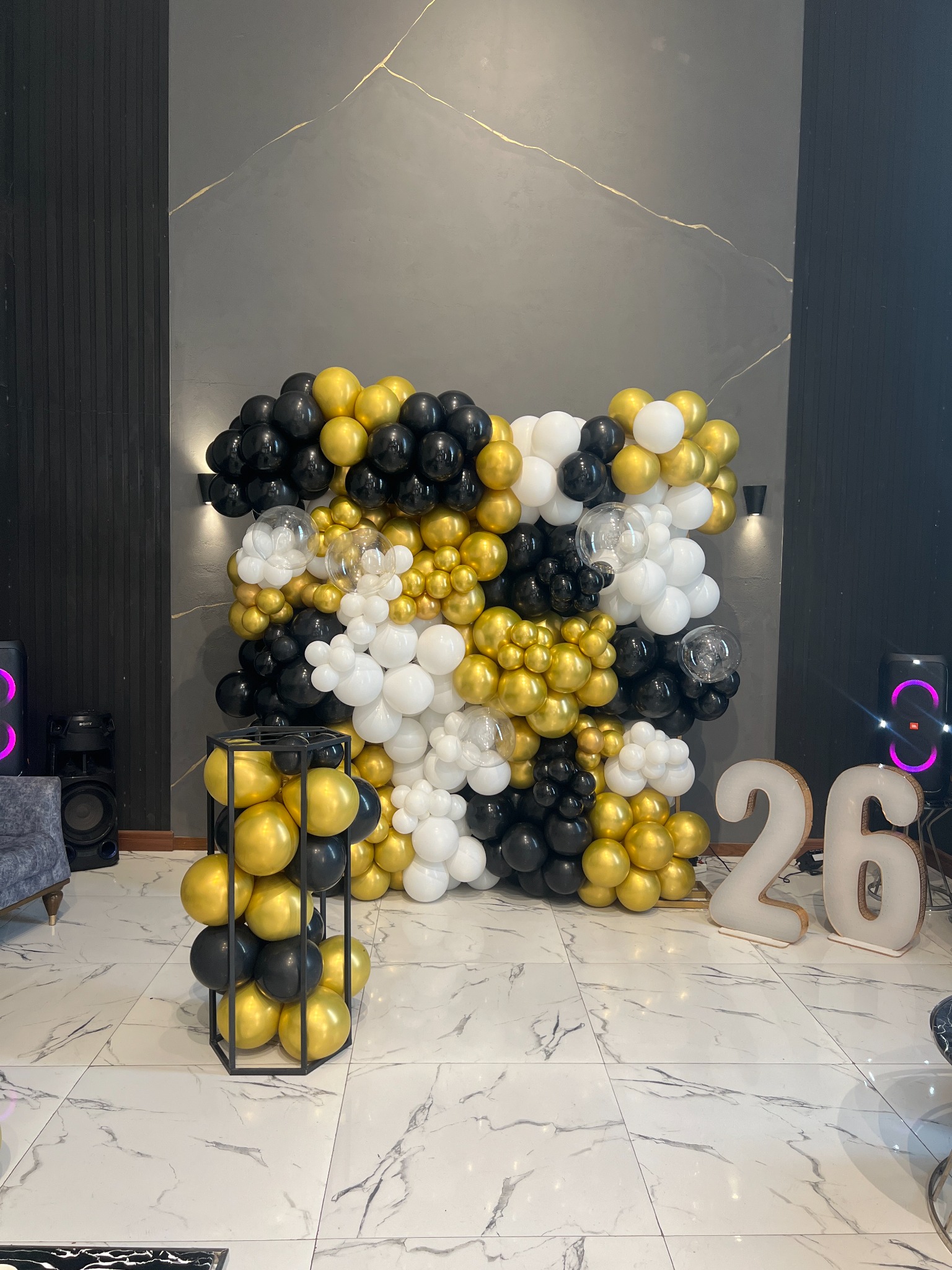 بادکنک و گل آرایی لاله