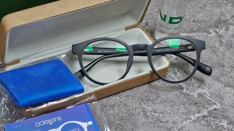معاینه چشم و عینک سازی تِئا