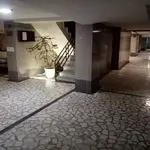 نظافتچی هستم  نظافت راه پله‌ پارکینگ