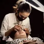 مرکز تخصصی کاشت مژه و ناخن حدیث