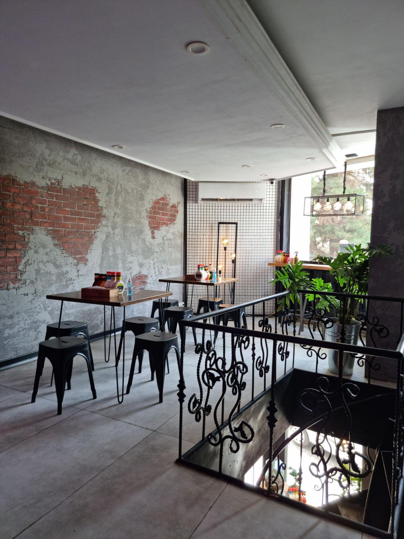 رستوران هاستر هات داگ