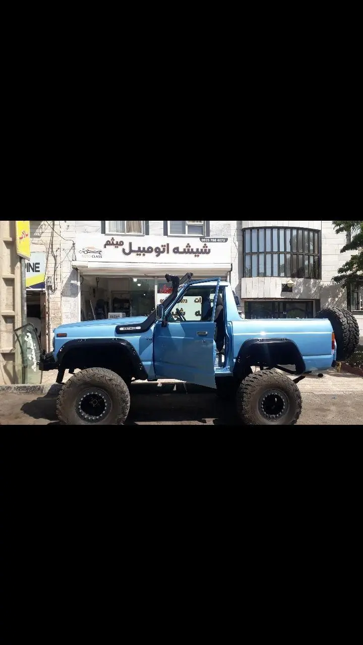 شیشه اتومبیل طلایی(میثم)
