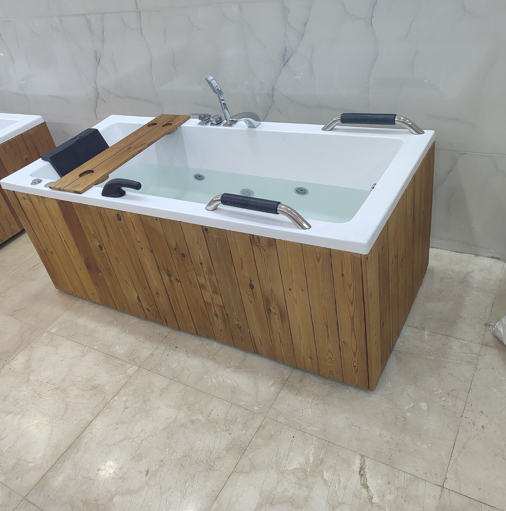 تولیدی جکوزی و وان حمام هوشنگ