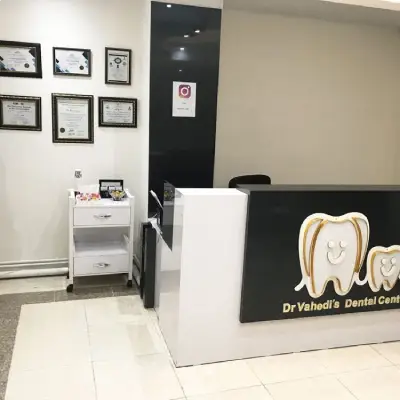 کلینیک ایمپلنت و ریشه دندان دکتر رضا واحدی