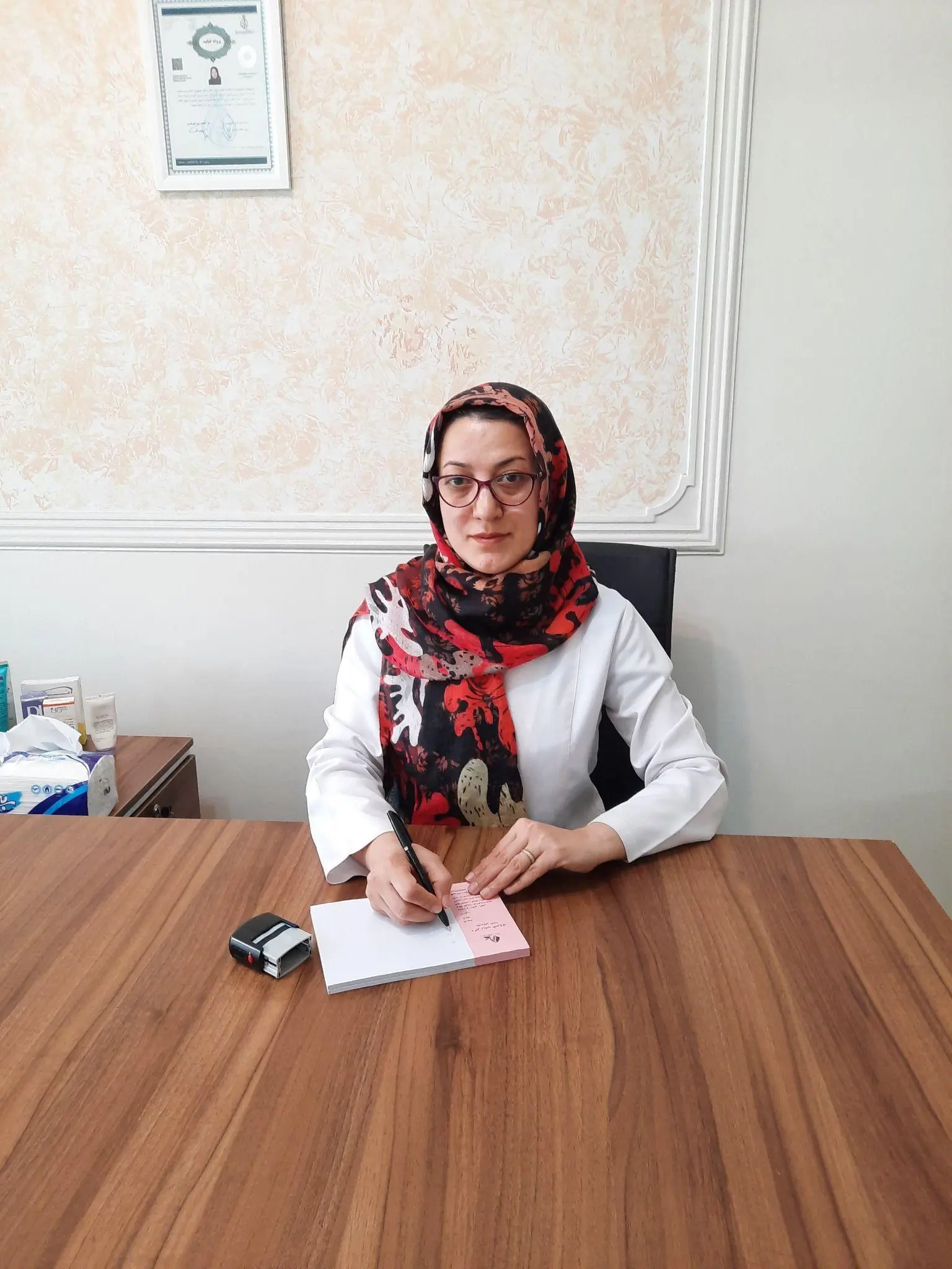 دکتر زینب خسروی متخصص پوست و مو و زیبایی